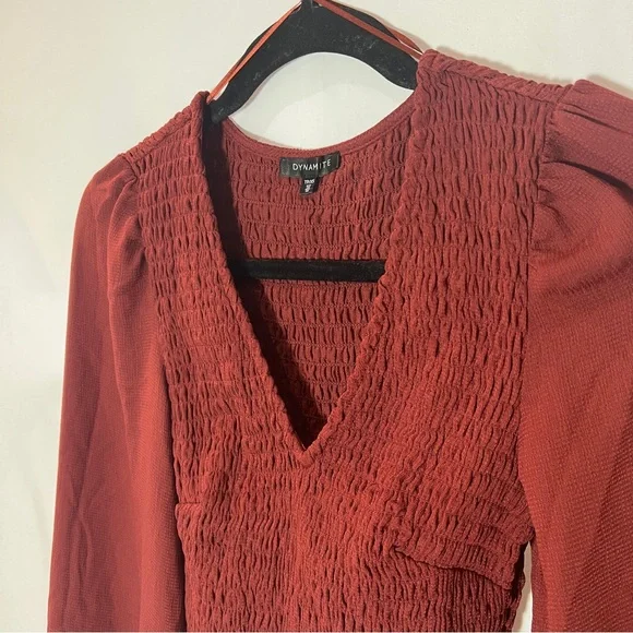 Dynamite Women V-Neck Red Blouse In Size XS - Picture 3 of 6